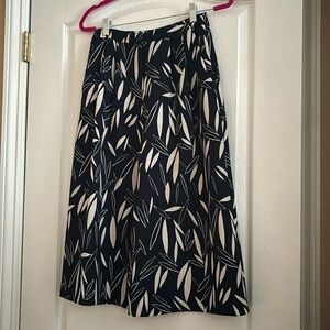 Vintage top shop size 4, navy and white pants below the knee